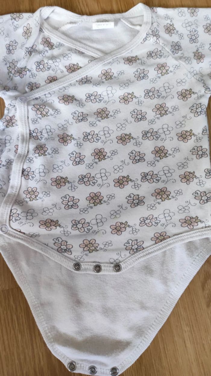 4 bodies taille 6 mois - photo numéro 6