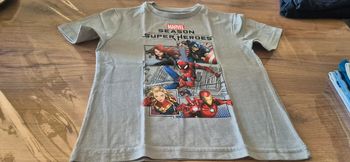 Tee-shirt marvel " season of super heroes" disneyland paris 6 ans