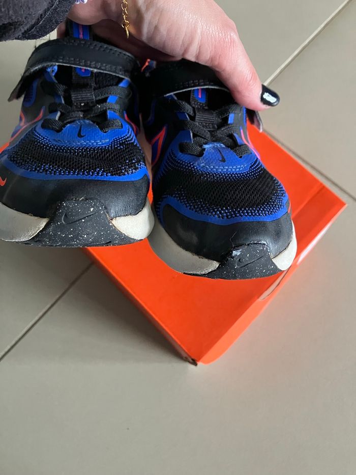 Basket Nike taille 30 noire bleu rouge - photo numéro 6