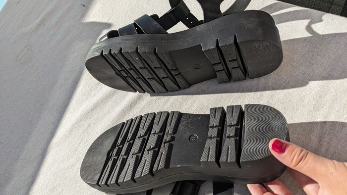 Sandales plateformes noires type meduse
37 - photo numéro 5