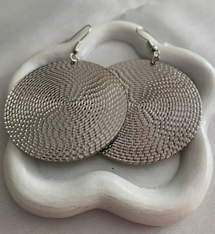 Boucles d’oreilles xxl vintages rondes argentées - photo numéro 2