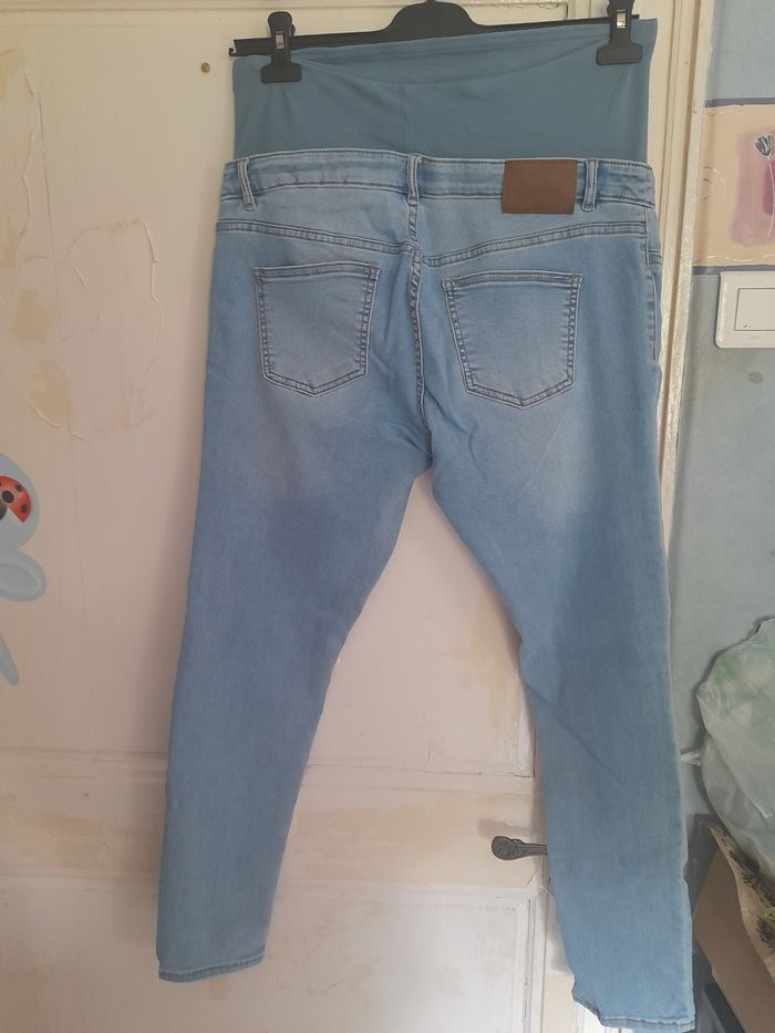 Jeans de grossesse bleu, marque Kiabi, taille 44 - photo numéro 2