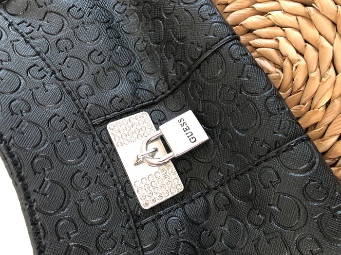 Sac épaule GUESS, noir, en parfait état, jamais porté - photo numéro 5