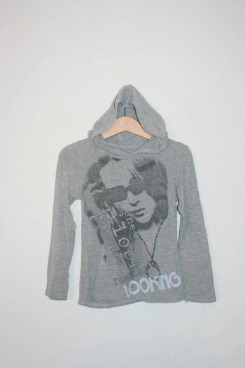 Tee shirt longues manches à capuche gris