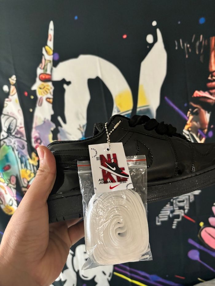 Baskets Nike Air Jordan 1 Low noires – Neuves - photo numéro 3