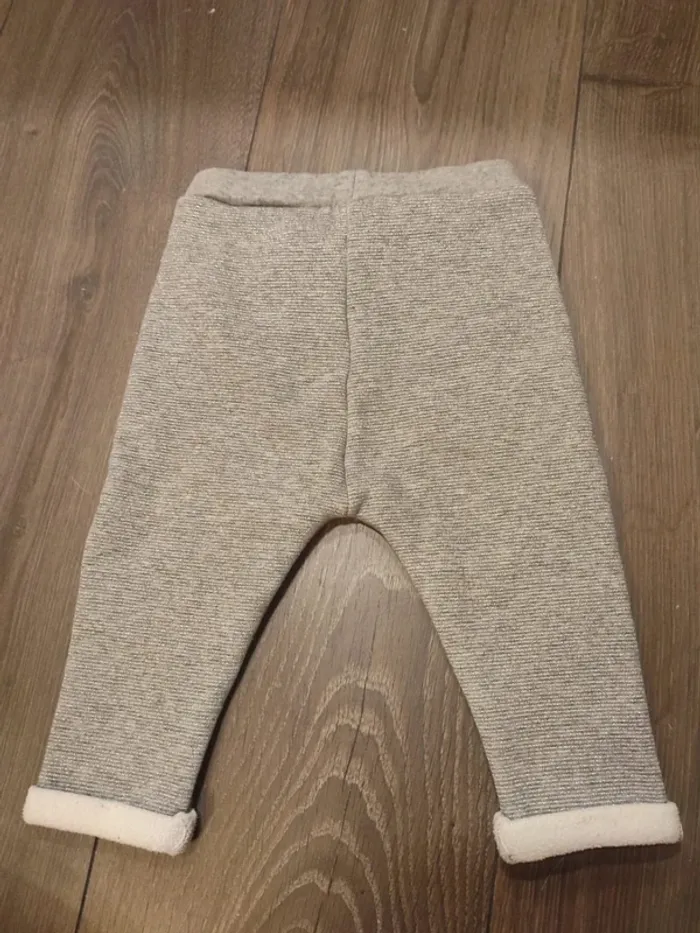 Pantalon doublé Kiabi 9 mois gris argenté paillettes - photo numéro 4