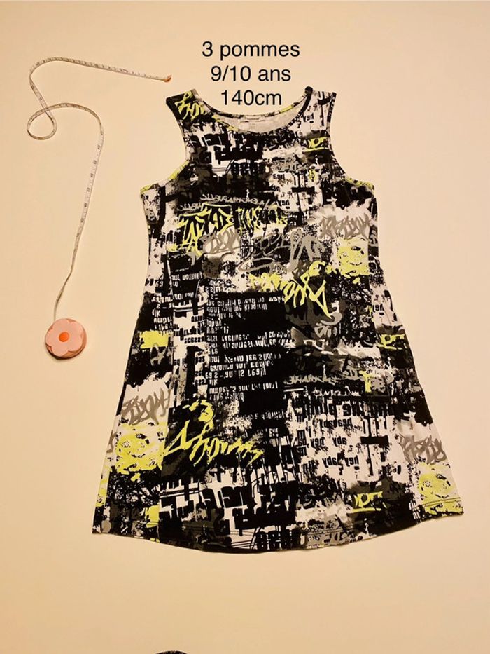 Robe graffiti noir blanc jaune 3 pommes 9/10ans 140cm