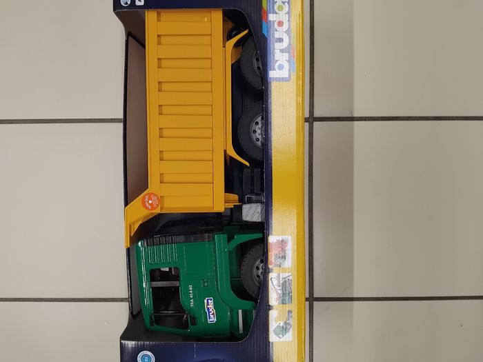 Camion benne Bruder