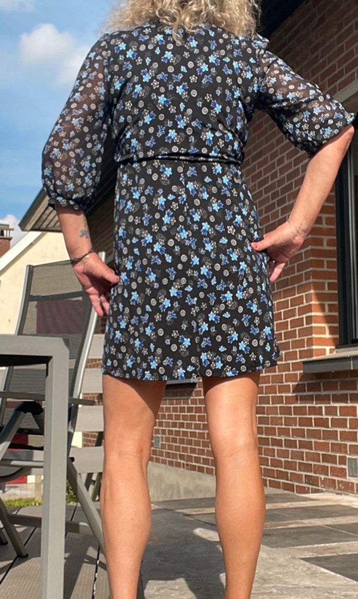 Jolie robe cache cache état neuf taille 38 bel imprimé extensible - photo numéro 3