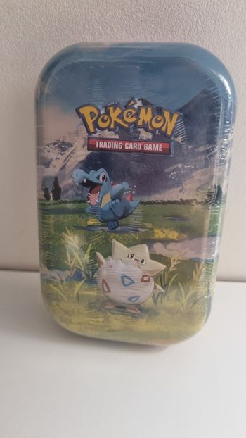 Mini tin heroes transcendent pokémon togepi