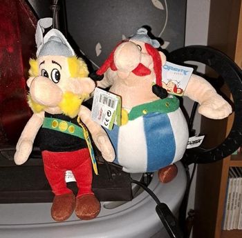 lot de 2 Peluches asterix et obelix neuve
