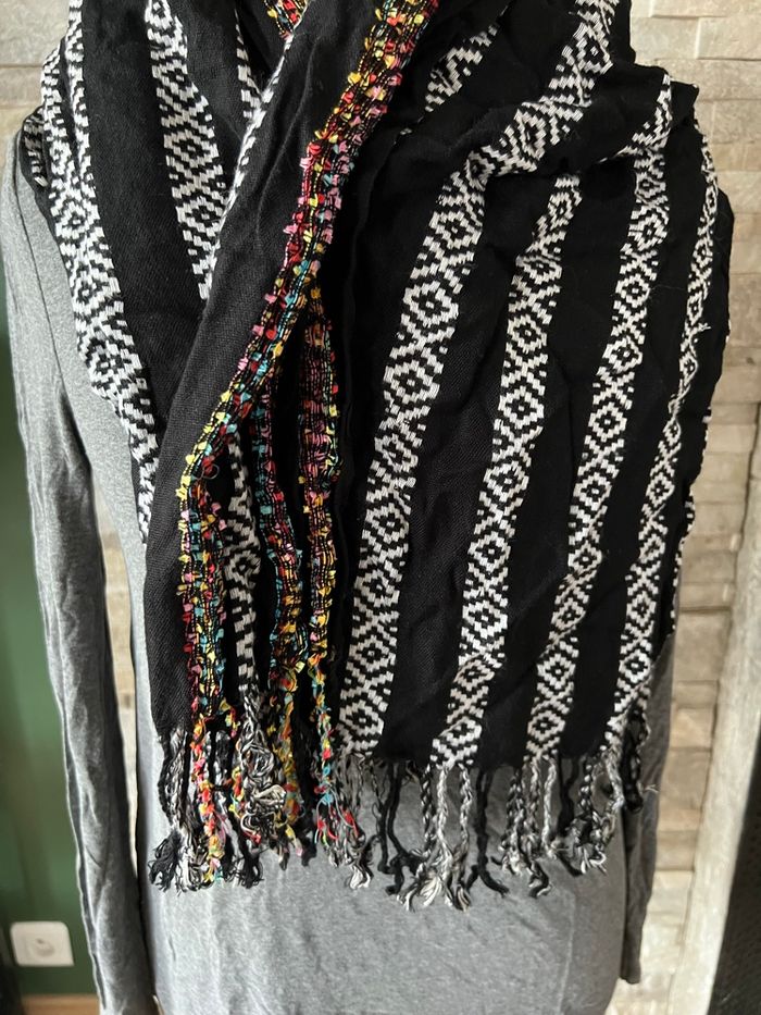 Écharpe noire - photo numéro 5