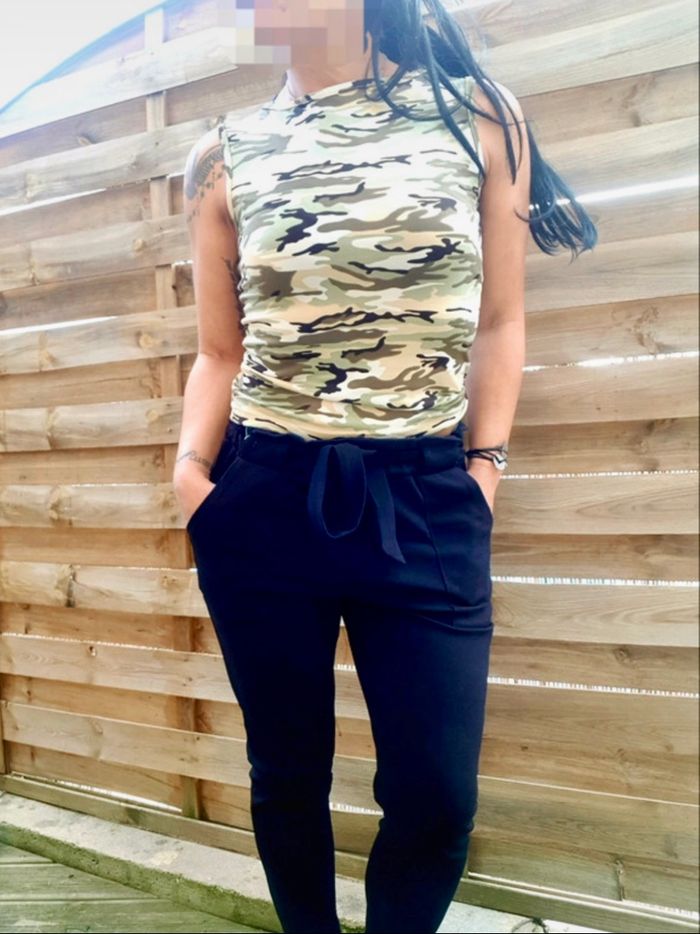 Top débardeur imprimé militaire Y2K