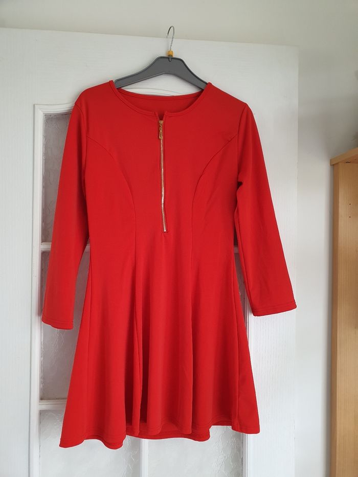 Jolie robe rouge - photo numéro 2
