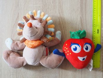 Lot peluche Hérisson Nattou et Fraise Nutricia