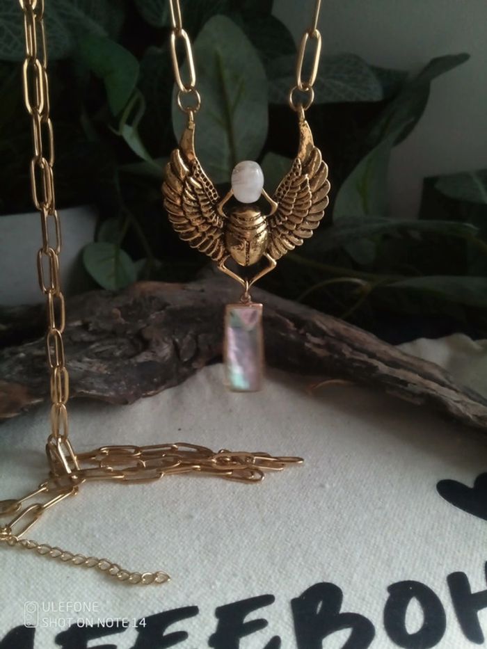 Collier sautoir scarabée acier, pierres de lune et nacre