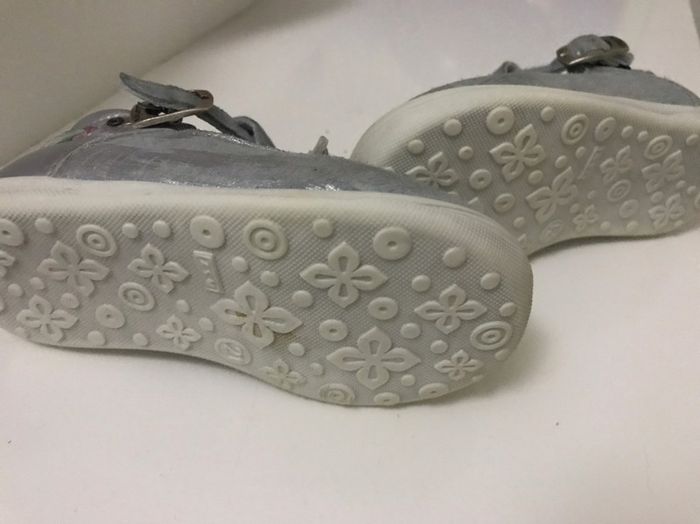 Chaussures taille 21 peu portées - photo numéro 3