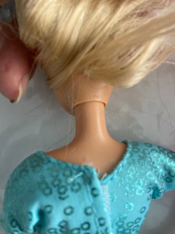 Lot de 3 poupées Barbie Mattel – dont Barbie Arc-en-Ciel lumineuse - photo numéro 10