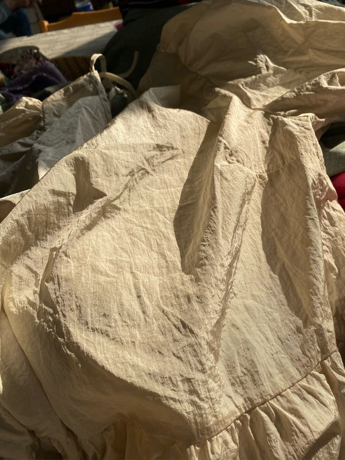 Robe couleur or, fermé avec un laçage - photo numéro 7