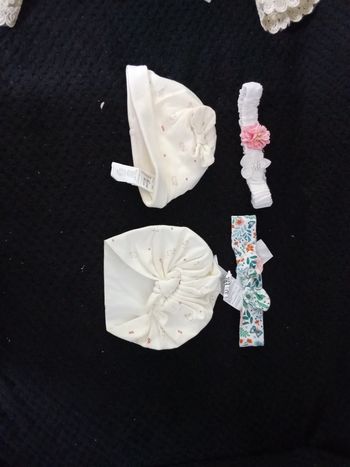 Lot bonnets et accessoires