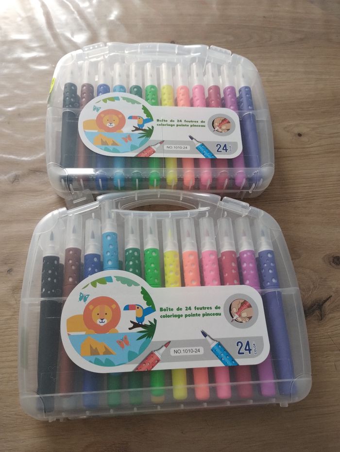 Lot de 2 boites de feutres neuf