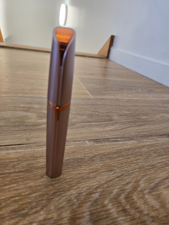 Épilateur électrique de sourcil