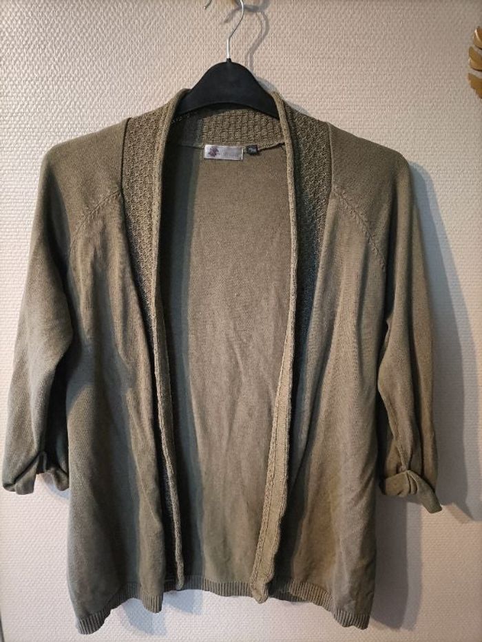 Gilet uni vert kaki manches 3/4