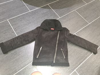 Jolie veste noire  8 ans