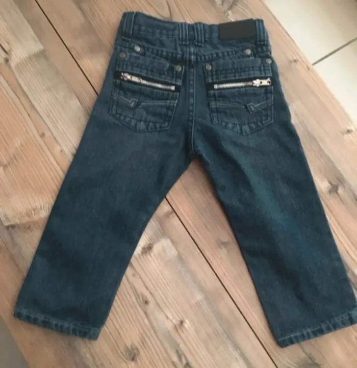 Lot 3 ans, 3 pantalons, 2 t shirts manches longues et un manche courte, un sweat - photo numéro 11