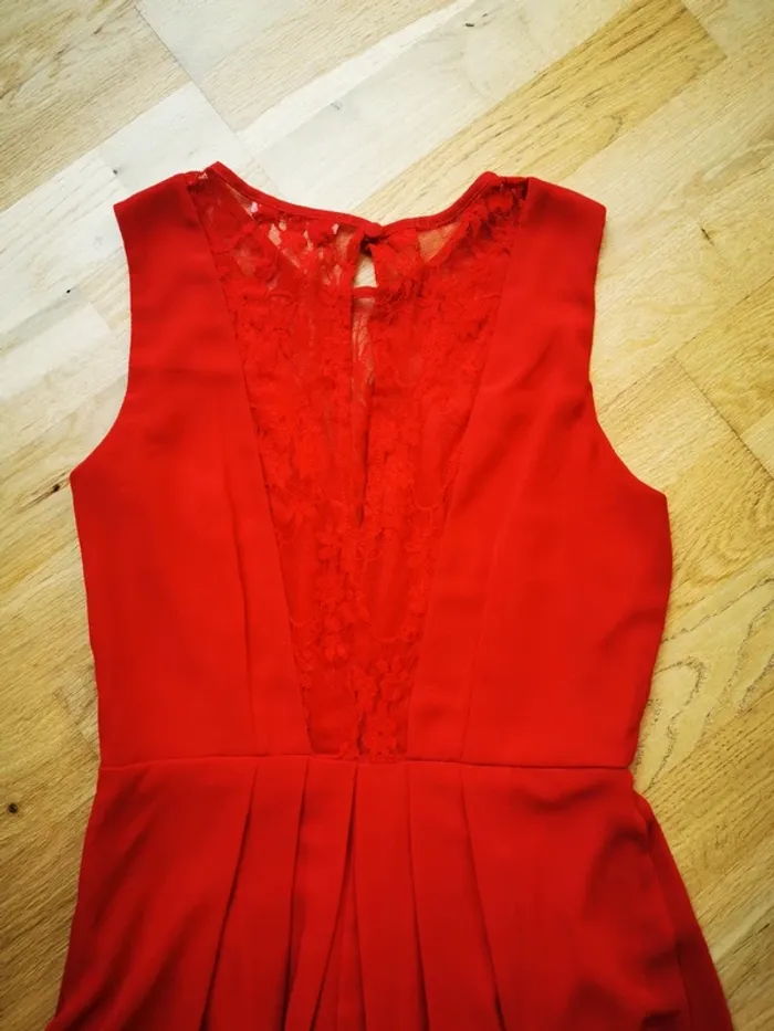 Robe rouge avec dentelle - photo numéro 4