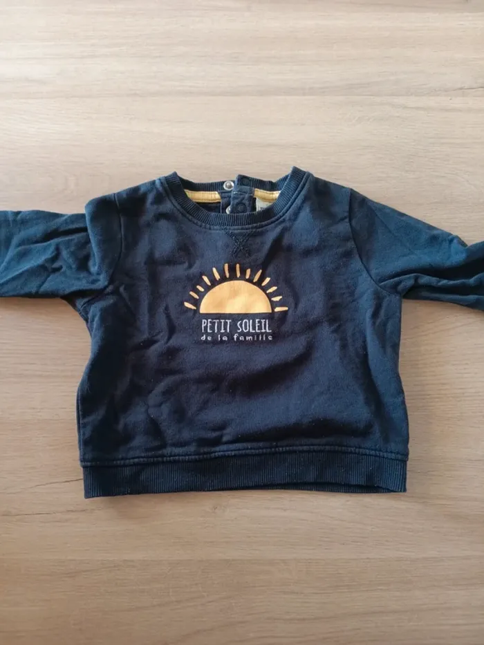 Pull 6 mois tape  a l'œil