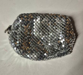 Pochette porte monnaie vintage à sequins argentés  rétro