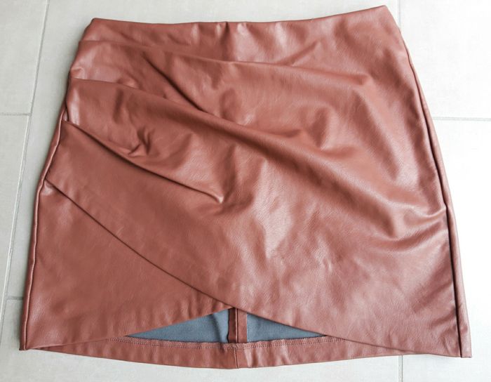Jupe Stradivarius taille 40 TBE