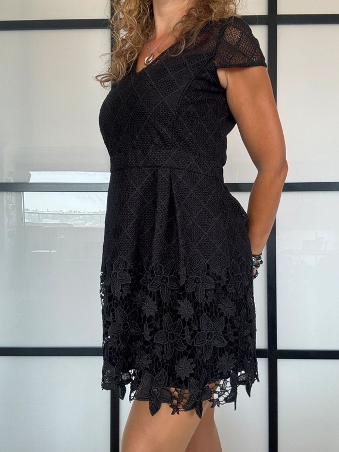Robe dentelle noire Comptoir des Cotonniers 38 - photo numéro 8