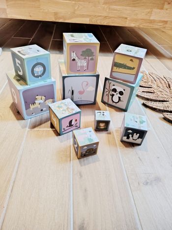 🦒 Jouet d'éveil -Cubes gigognes à empiler avec chiffres et dessins animaux - marque Little dutch