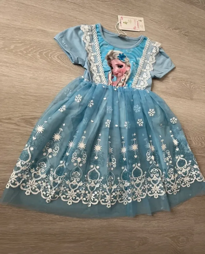 Superbe robe Frozen 3 ans - photo numéro 3
