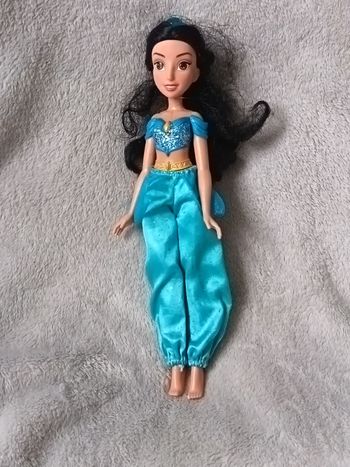 Poupée jasmine Aladin princesse disney hasbro 2018
