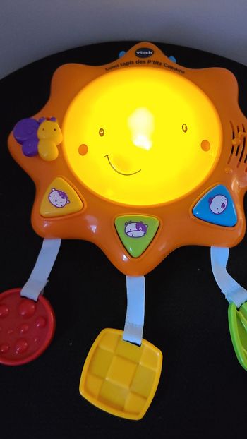 Etoile Lumi des P'tits Copains vtech Le soleil - VTECH Il joue avec le tableau d’activités en forme