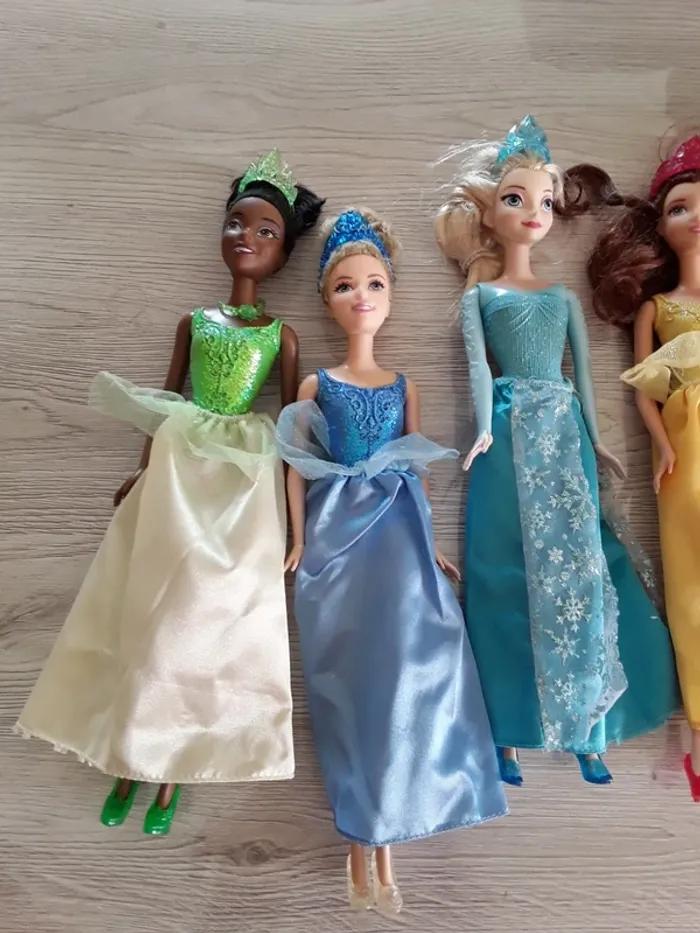 Lot poupées princesses Disney - photo numéro 2