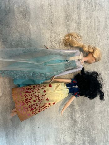 Lot 2 barbies reine des neiges sonore et blanche neige