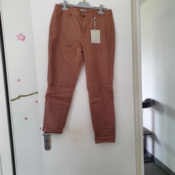 Pantalon neuf avec étiquette
