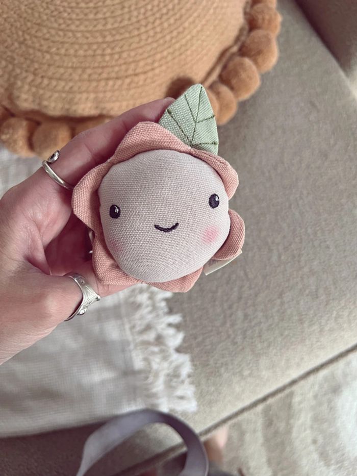 Petit hochet en fleur h&m home