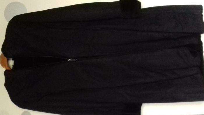Manteau à capuche, noir doublé fourrure. Camaïeu