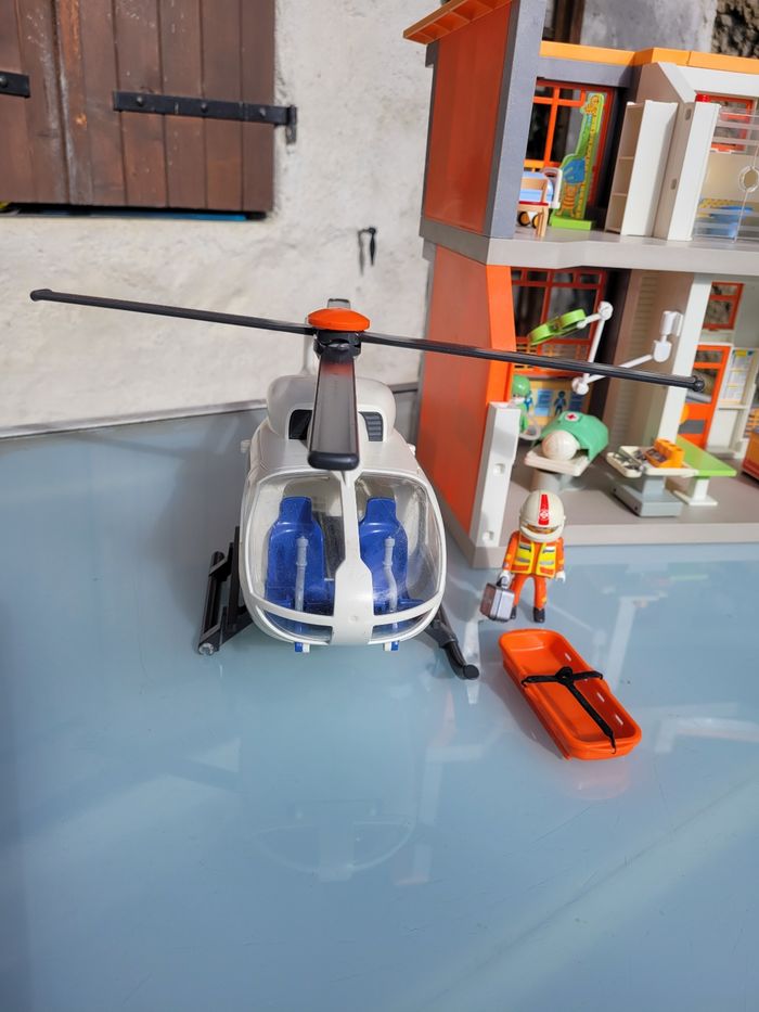 Playmobil 🏥 Hopital avec bloc opératoire +hélicoptère de secours 🚁 - photo numéro 3
