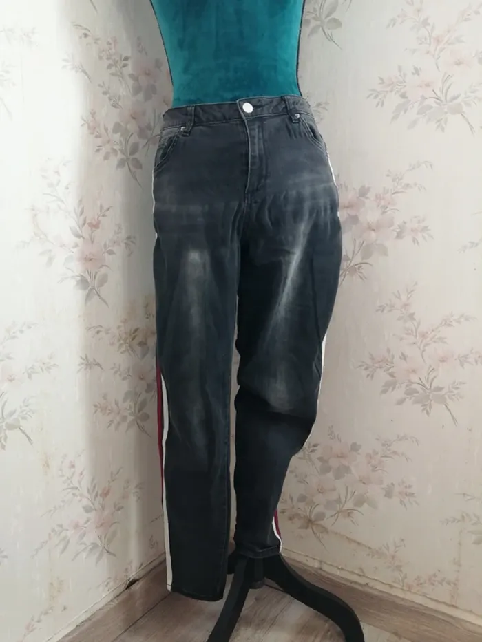 Jeans skinny noir délavé avec rubans rouge et blanc / jennyfer / (40) - photo numéro 2