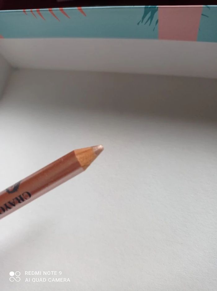 Crayon highlighter Bio rose métallique et embout estompeur + taille crayon, NEUF - photo numéro 3