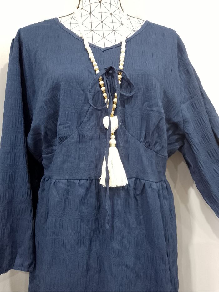 Robe bleue élégante grande taille à col en V avec détail nœud – chic et fluide, toutes saisons - photo numéro 5