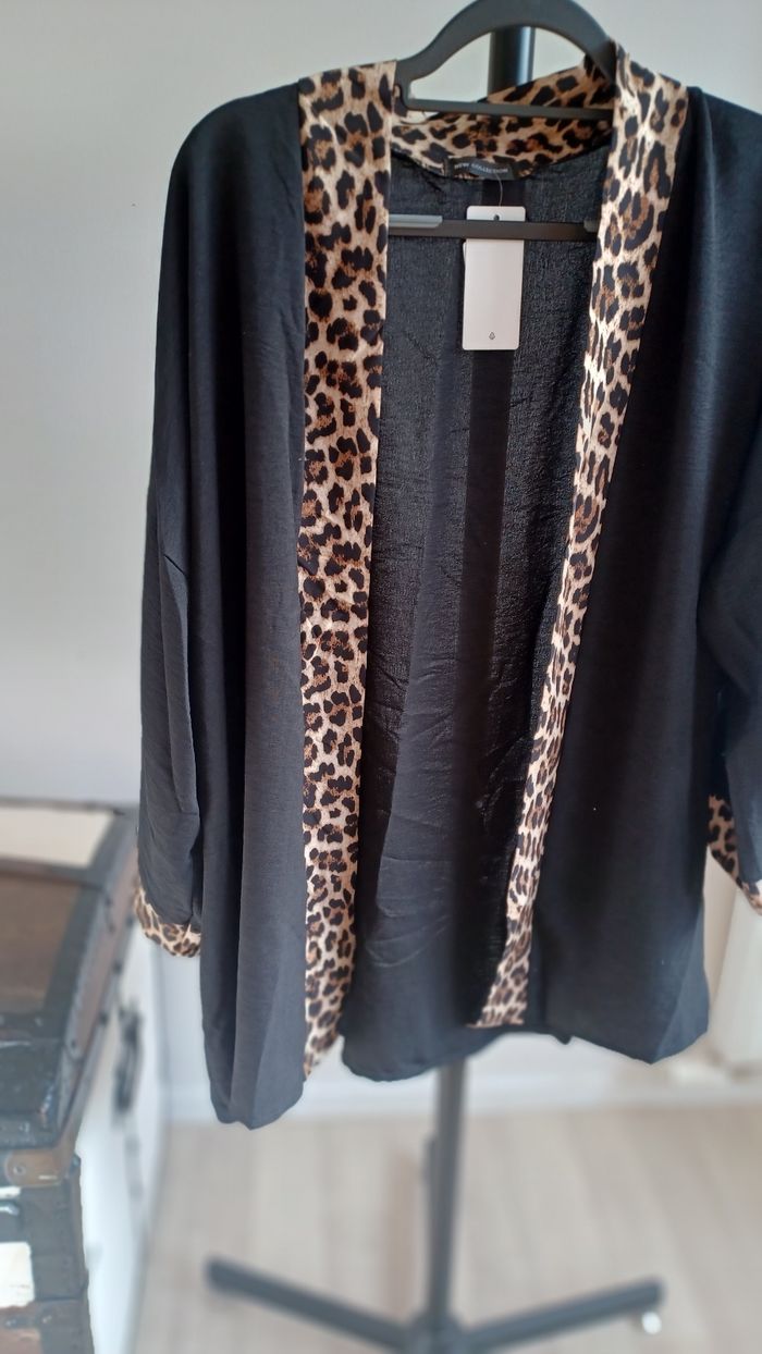 Veste et bandes léopard