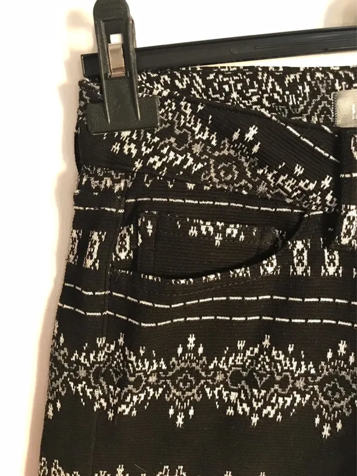 Short d’hiver noir à imprimés blanc taille 36 neuf jamais porté - photo numéro 5