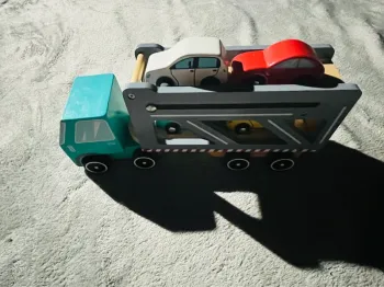 Camion en bois + 4 voitures